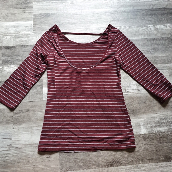 🤑Blue notes open back 3/4 sleeve top - Picture 3 of 4